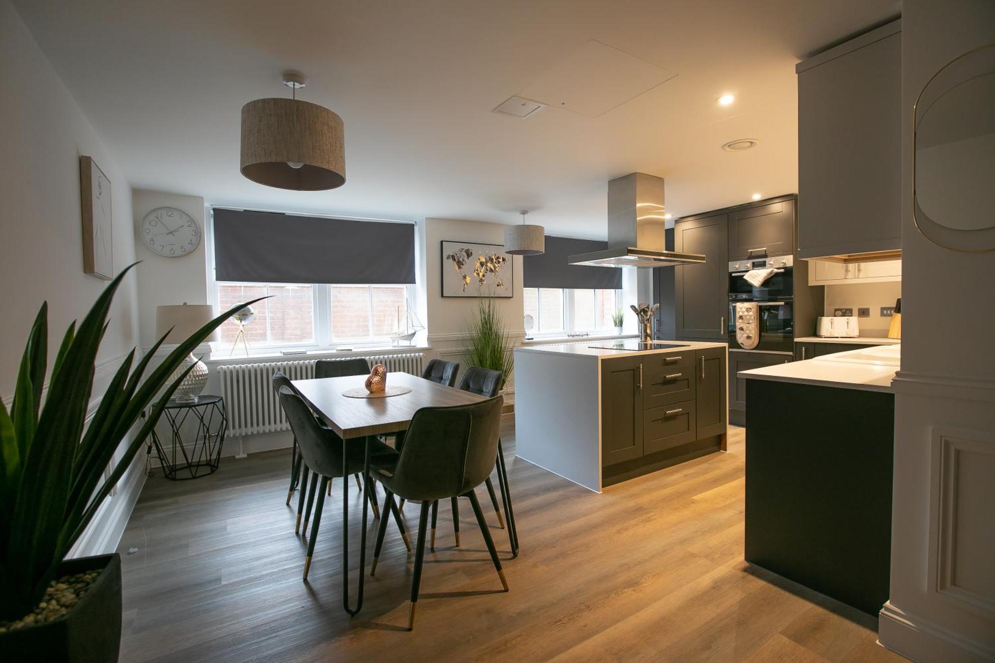 The Burlington Collection Apartment Шерингам Екстериор снимка