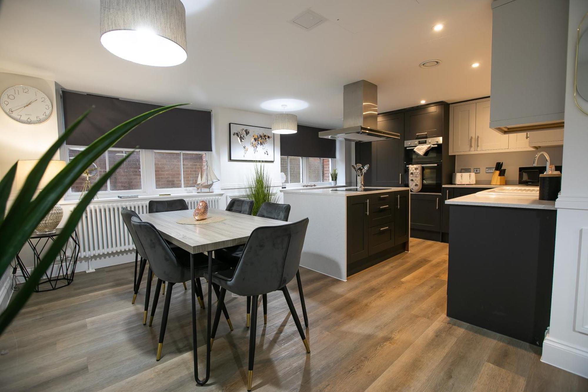 The Burlington Collection Apartment Шерингам Екстериор снимка