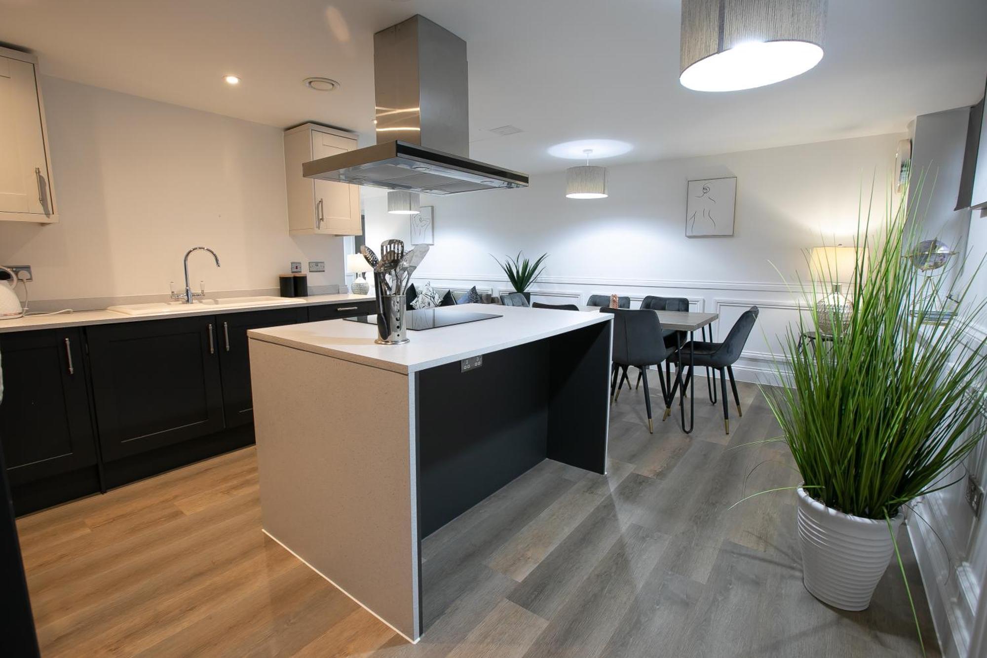 The Burlington Collection Apartment Шерингам Екстериор снимка