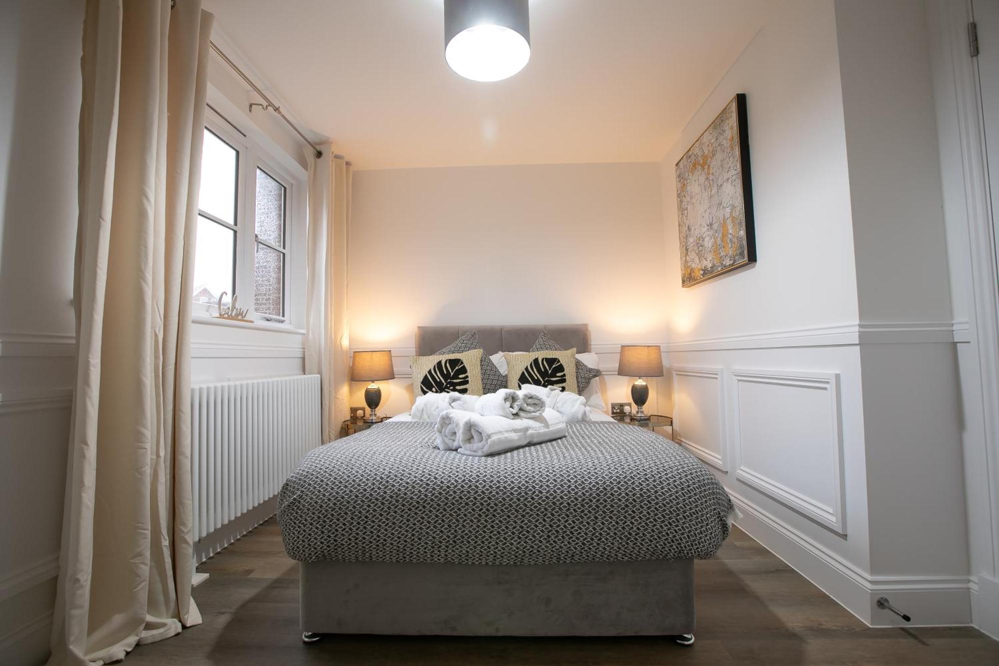 The Burlington Collection Apartment Шерингам Екстериор снимка