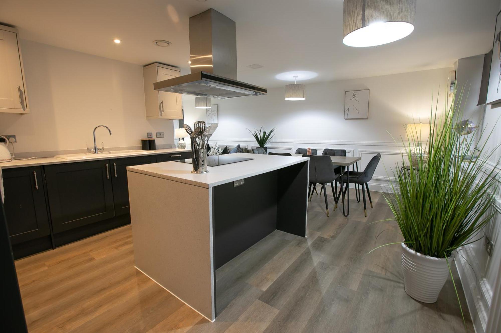 The Burlington Collection Apartment Шерингам Екстериор снимка