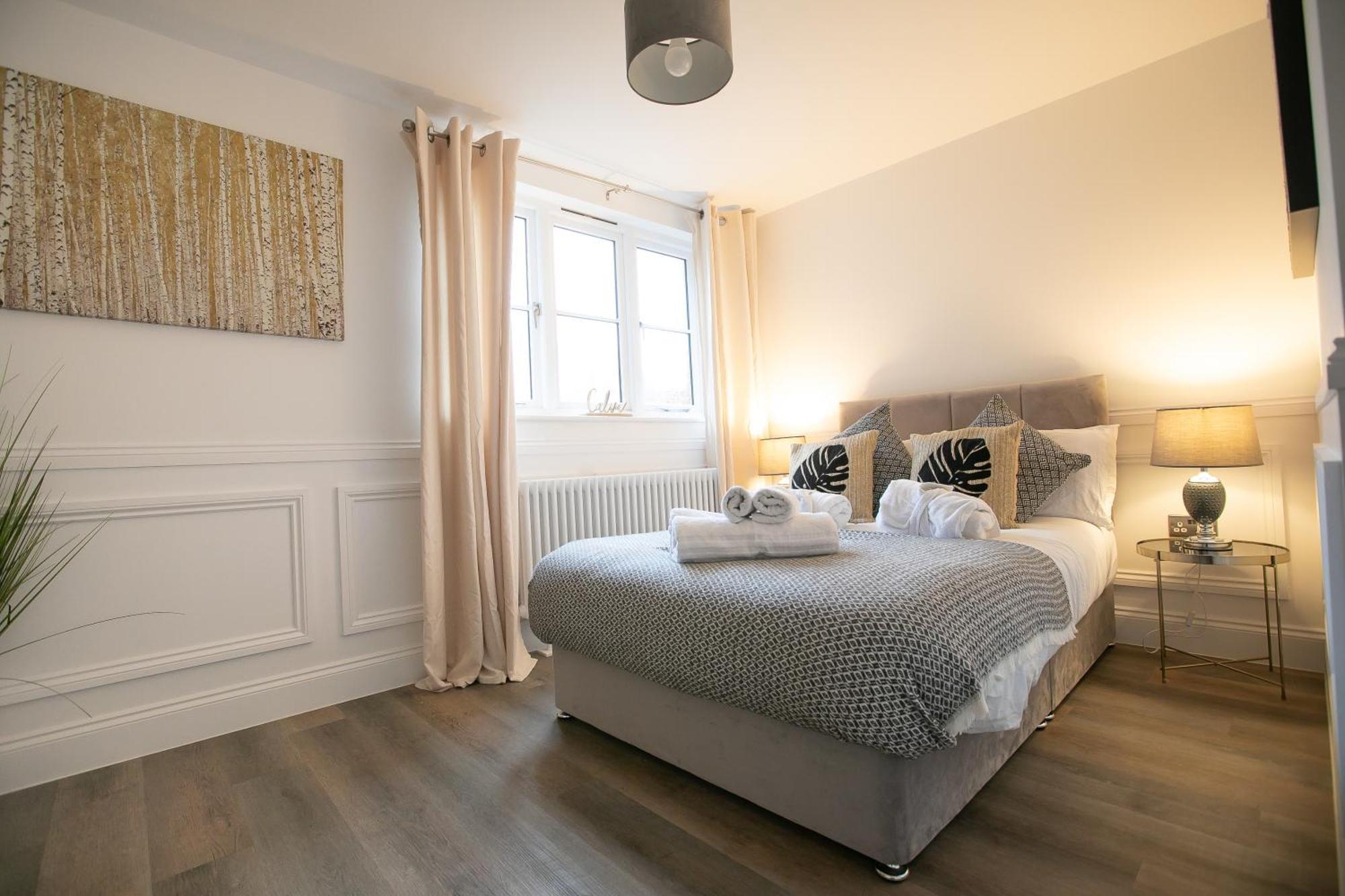 The Burlington Collection Apartment Шерингам Екстериор снимка