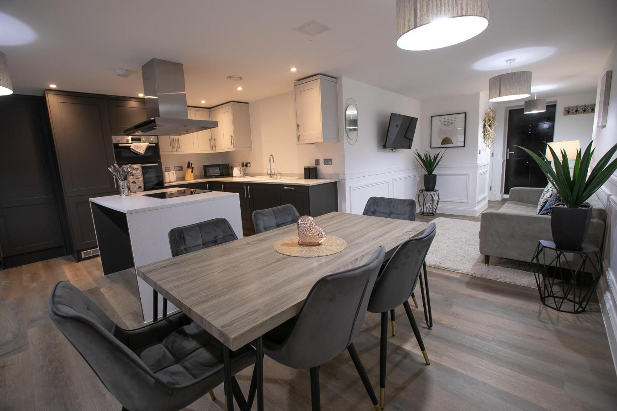 The Burlington Collection Apartment Шерингам Екстериор снимка