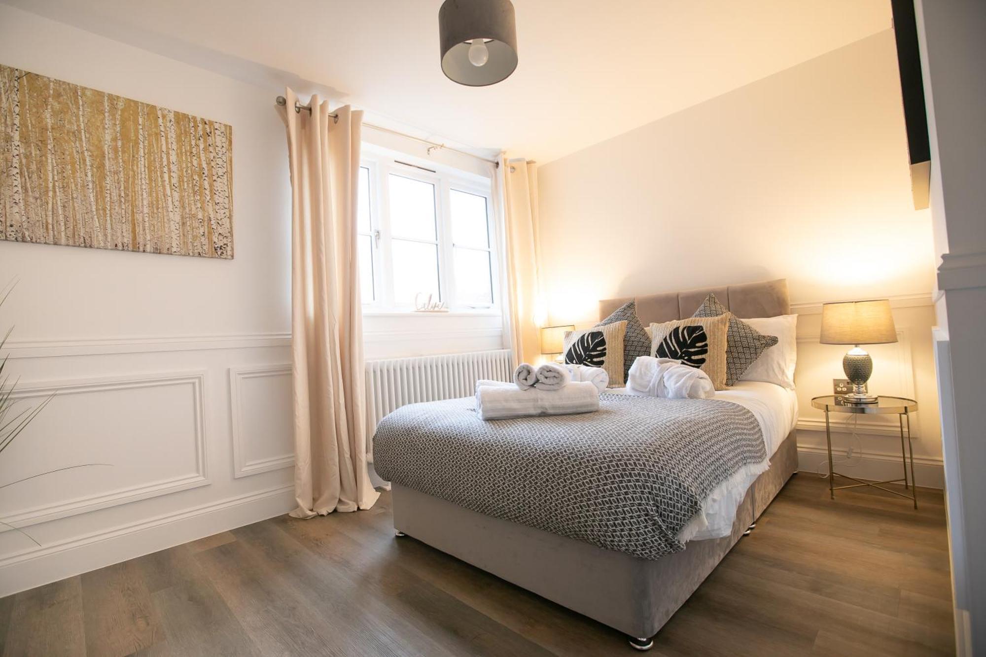 The Burlington Collection Apartment Шерингам Екстериор снимка
