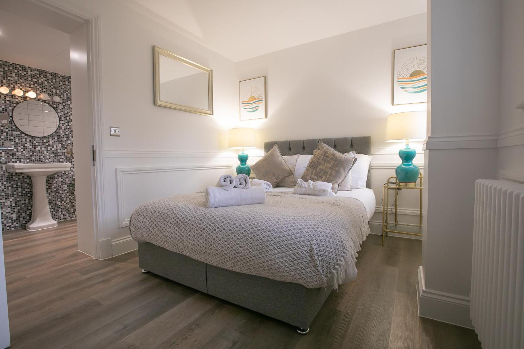 The Burlington Collection Apartment Шерингам Екстериор снимка