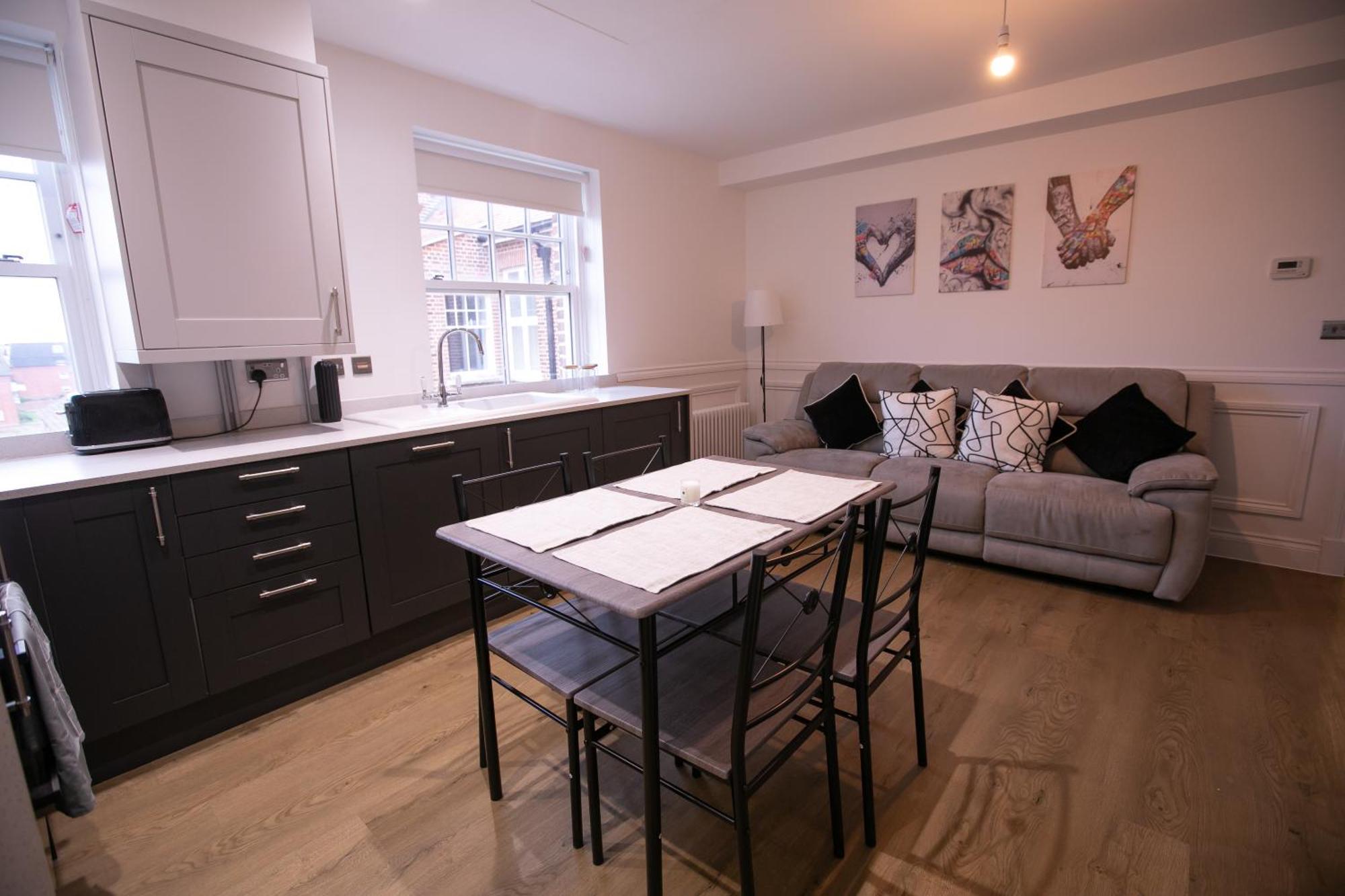 The Burlington Collection Apartment Шерингам Екстериор снимка