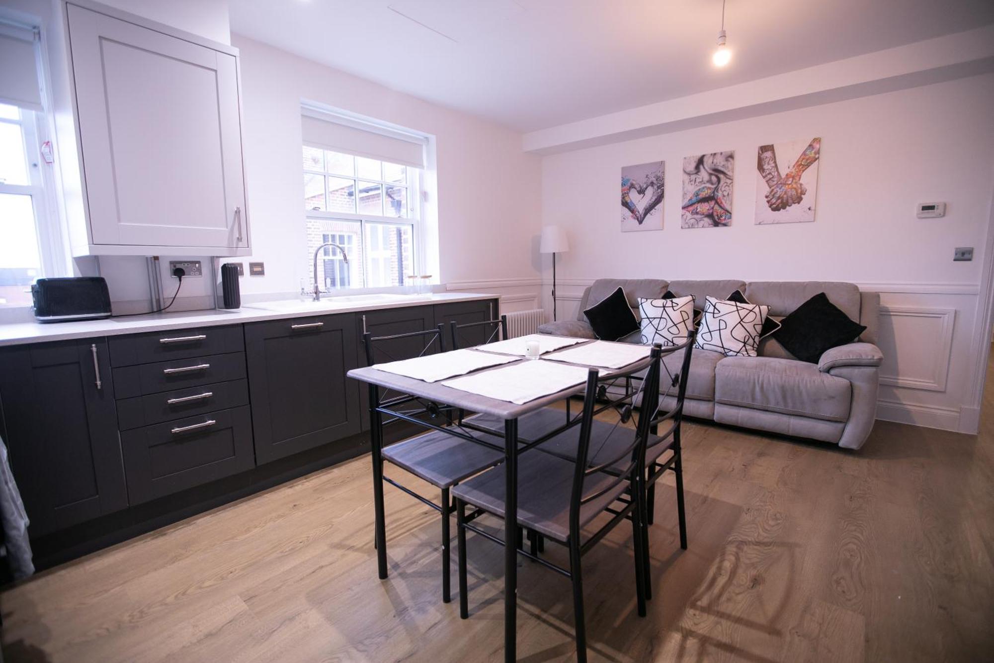The Burlington Collection Apartment Шерингам Екстериор снимка