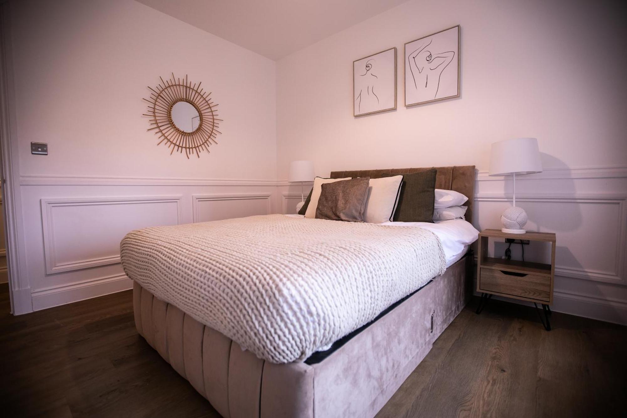 The Burlington Collection Apartment Шерингам Екстериор снимка