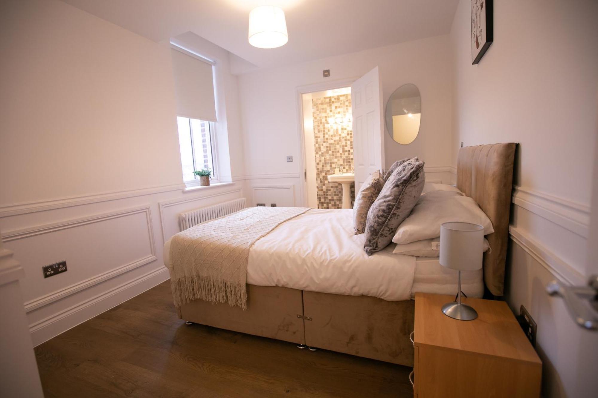 The Burlington Collection Apartment Шерингам Екстериор снимка