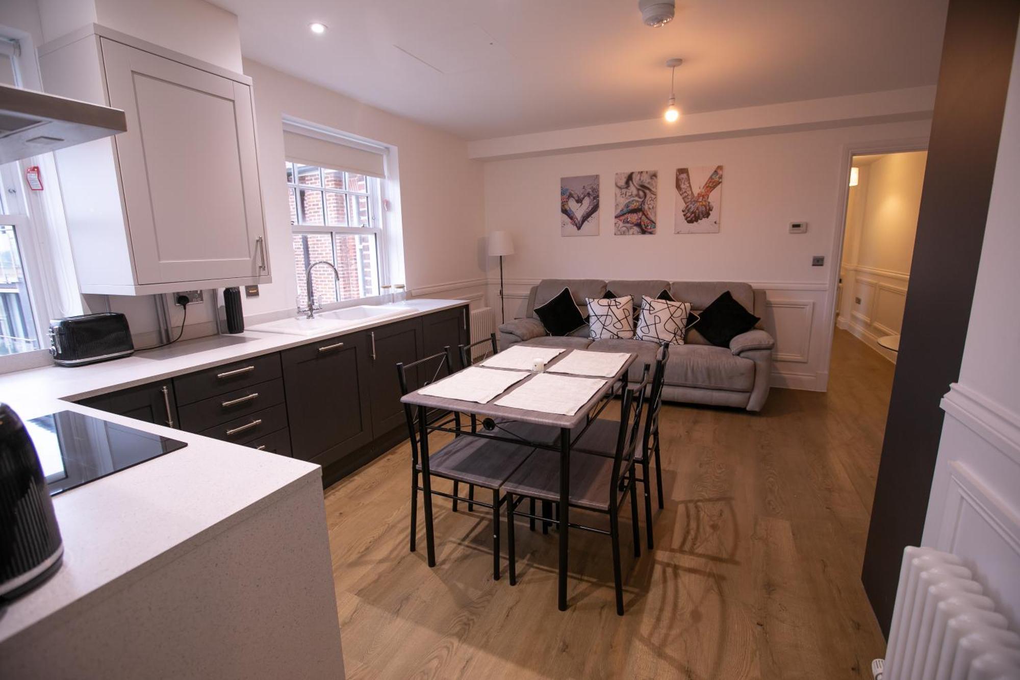 The Burlington Collection Apartment Шерингам Екстериор снимка