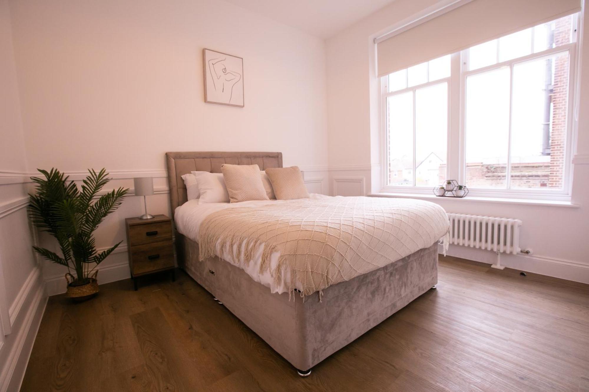 The Burlington Collection Apartment Шерингам Екстериор снимка
