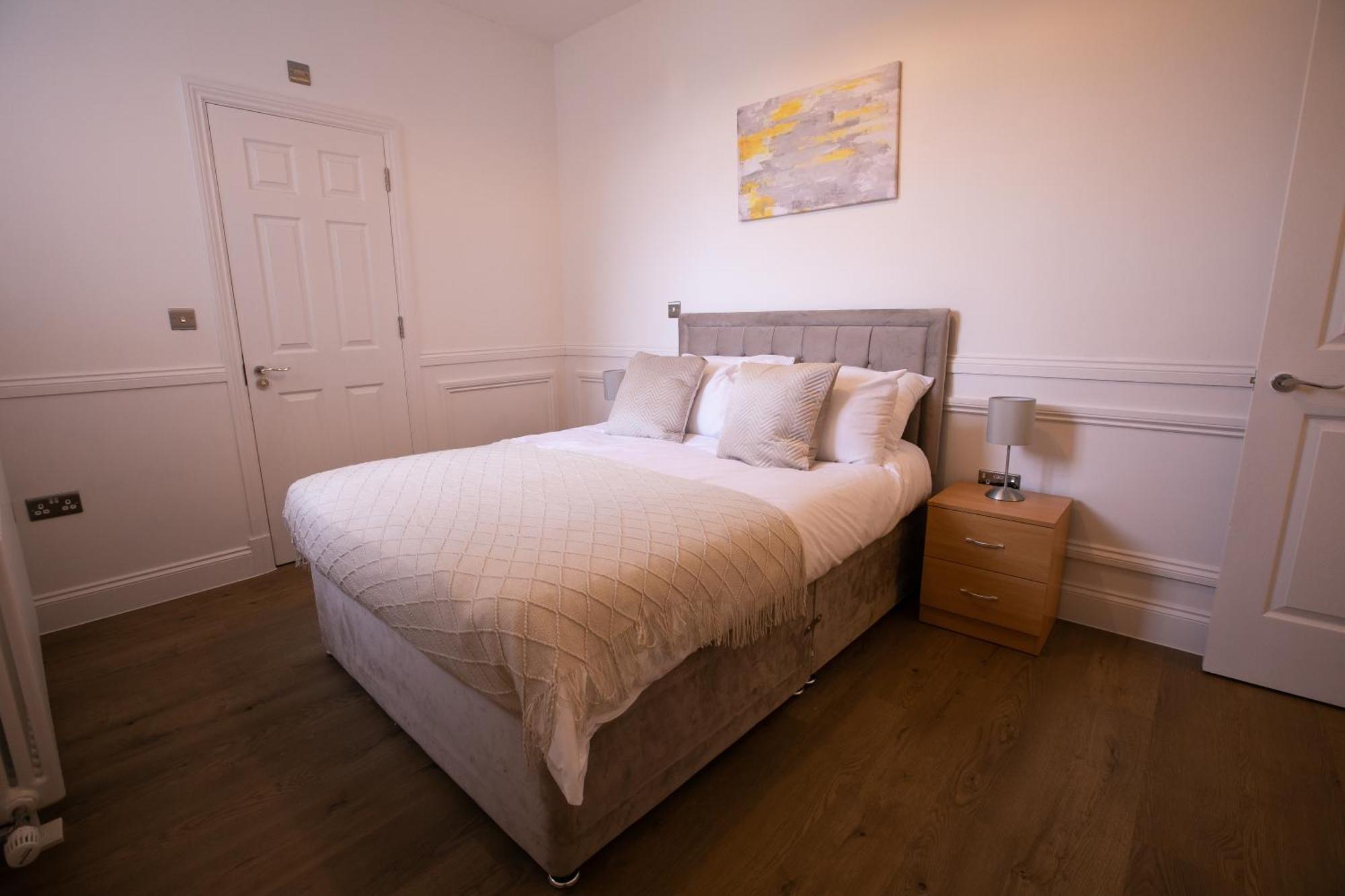 The Burlington Collection Apartment Шерингам Екстериор снимка