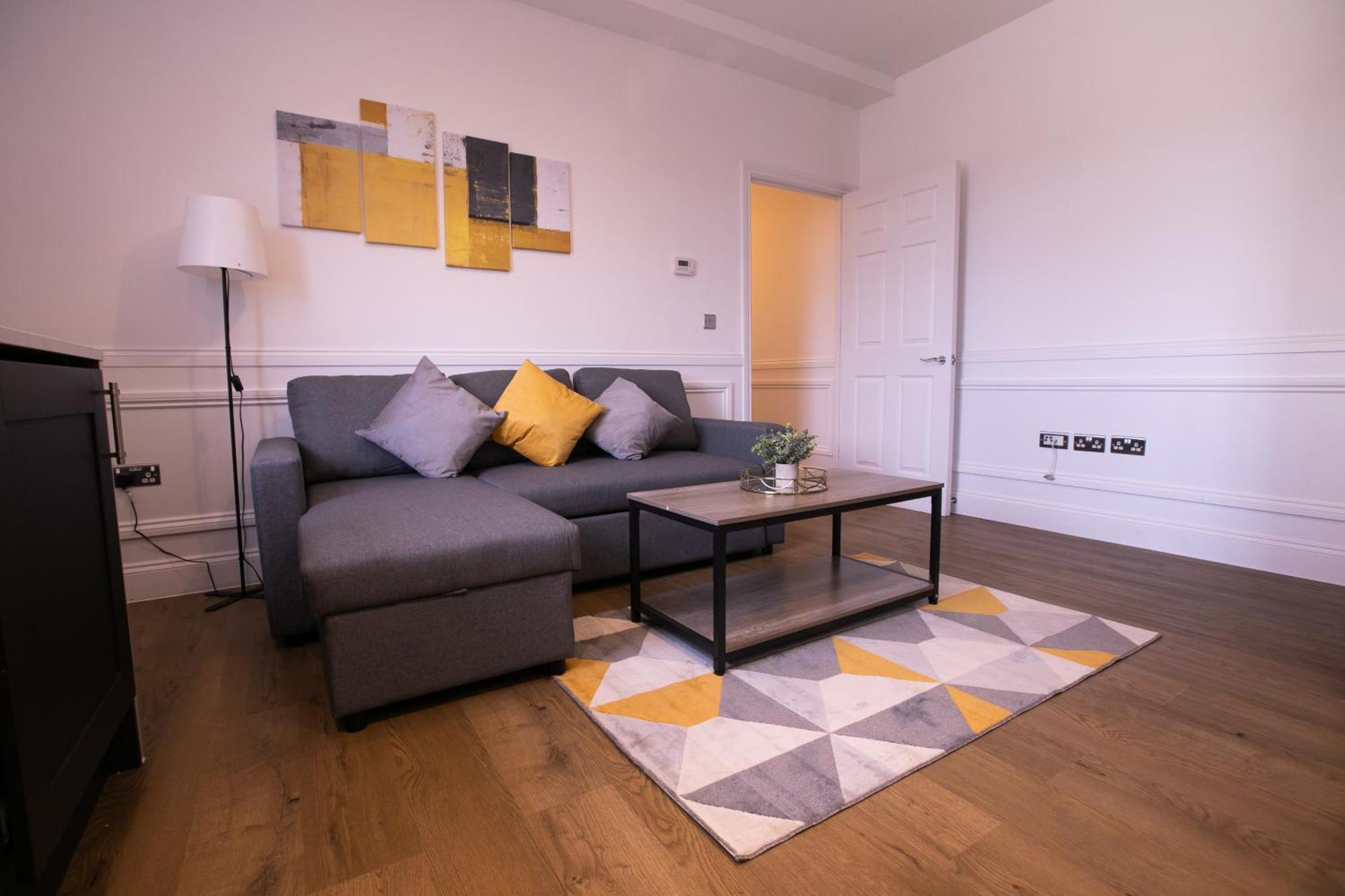 The Burlington Collection Apartment Шерингам Екстериор снимка