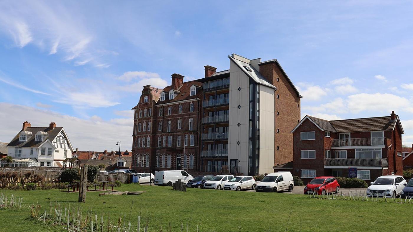 The Burlington Collection Apartment Шерингам Екстериор снимка